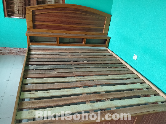 একটি খাট বিক্রয় হবে